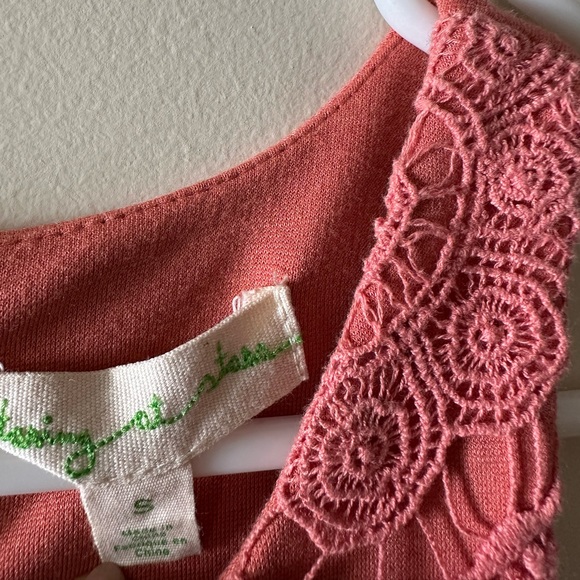 NWOT GORGEOUS pink peplum top with crochet detail - Picture 2 of 3